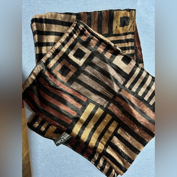 Kenneth Cole velour scarf - Picture 3 of 8